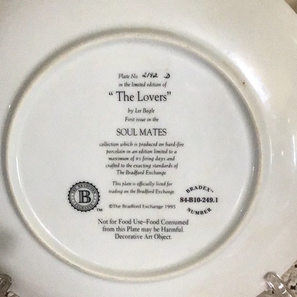 Set of 2 Collectible Plates - Picture 2 of 5